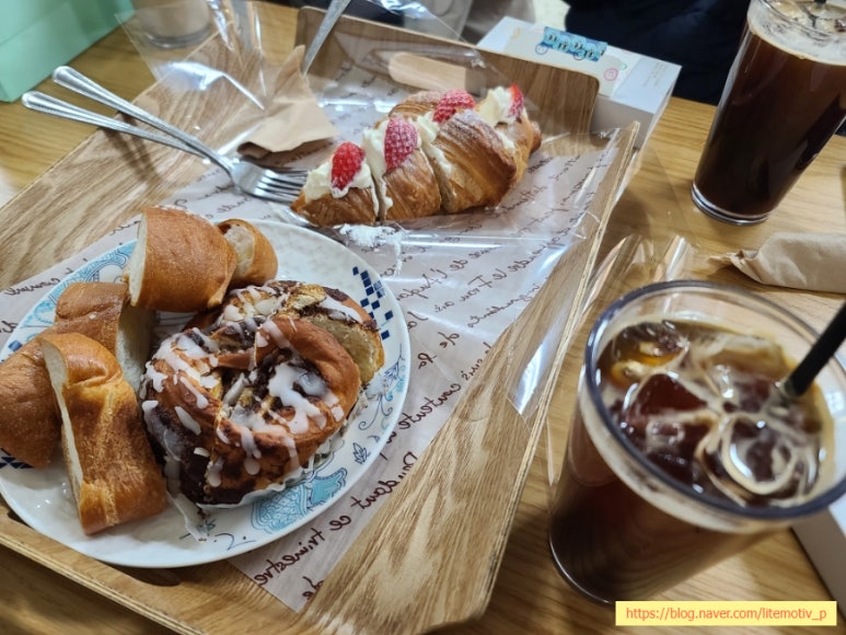 앨리스 베이커리 카페 이미지