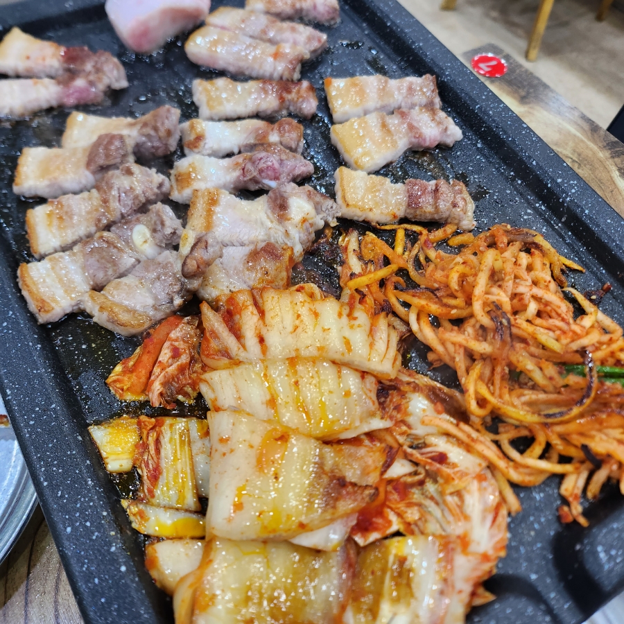 돌판삼겹살 쌈 이미지