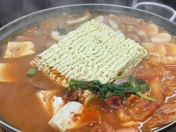 두꺼비부대찌개 이미지