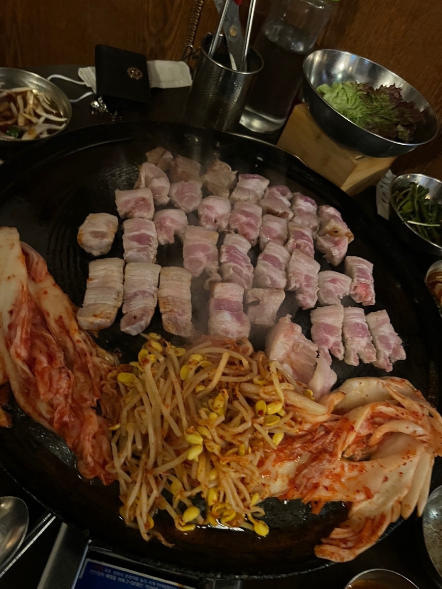 옛날솥뚜껑삼겹살 이미지