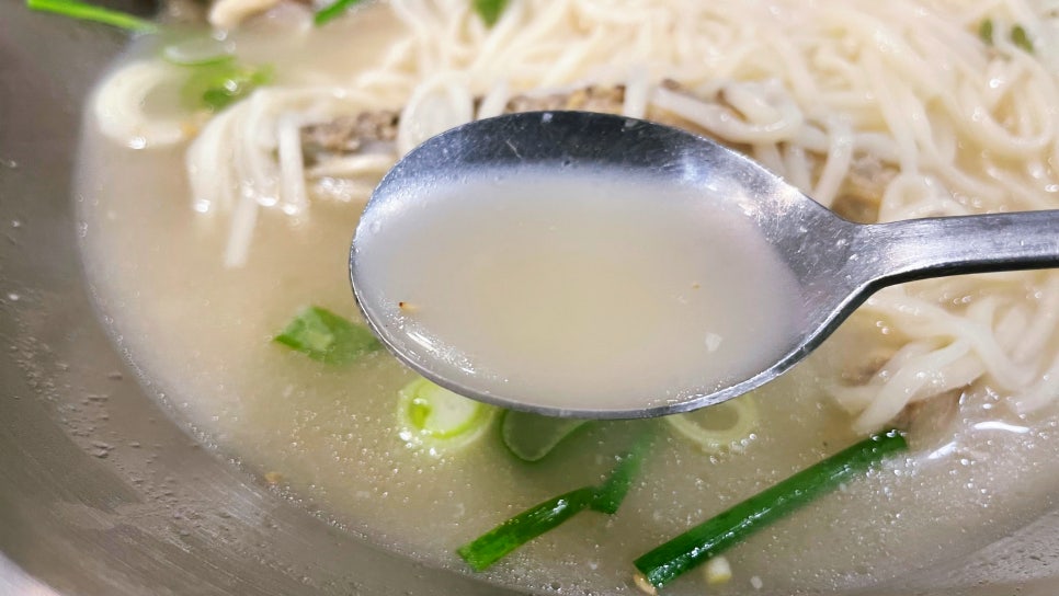 통큰 부추 칼국수 이미지