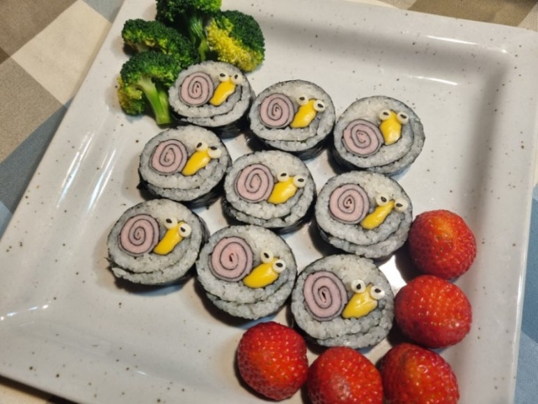 달팽이김밥 이미지