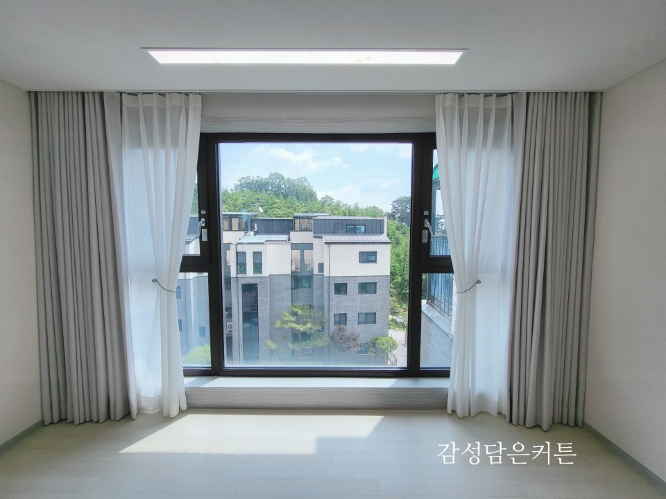 감성담은커튼 이미지
