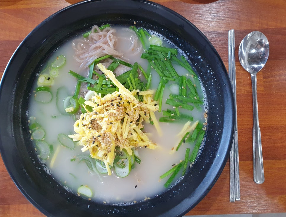 꺼멍때지국수 이미지
