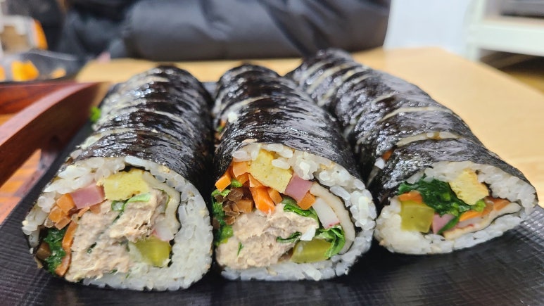 세상을누비는김밥 이미지