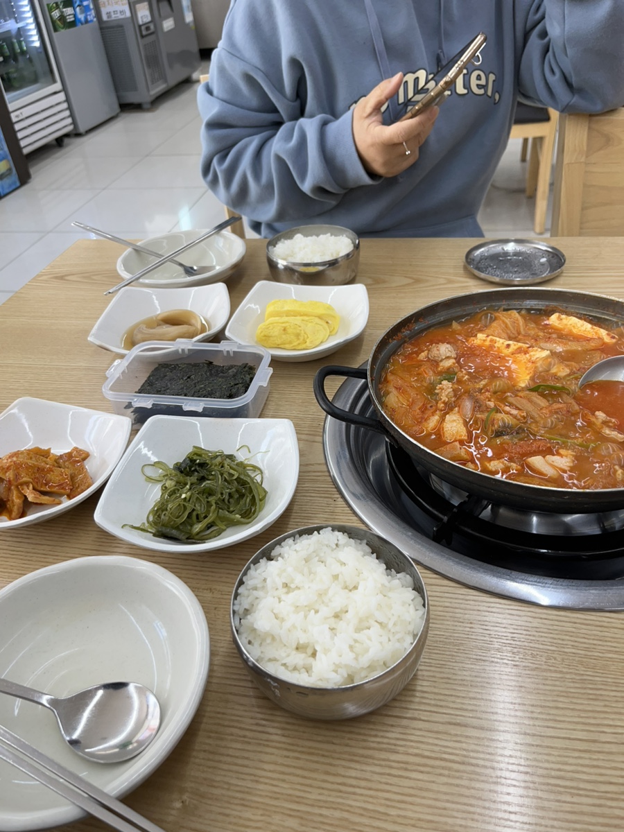 장모묵은지흑돼지찌개 이미지