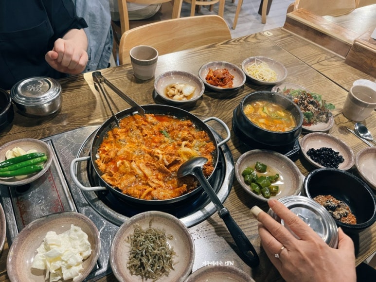 함박우렁쌈밥 이미지
