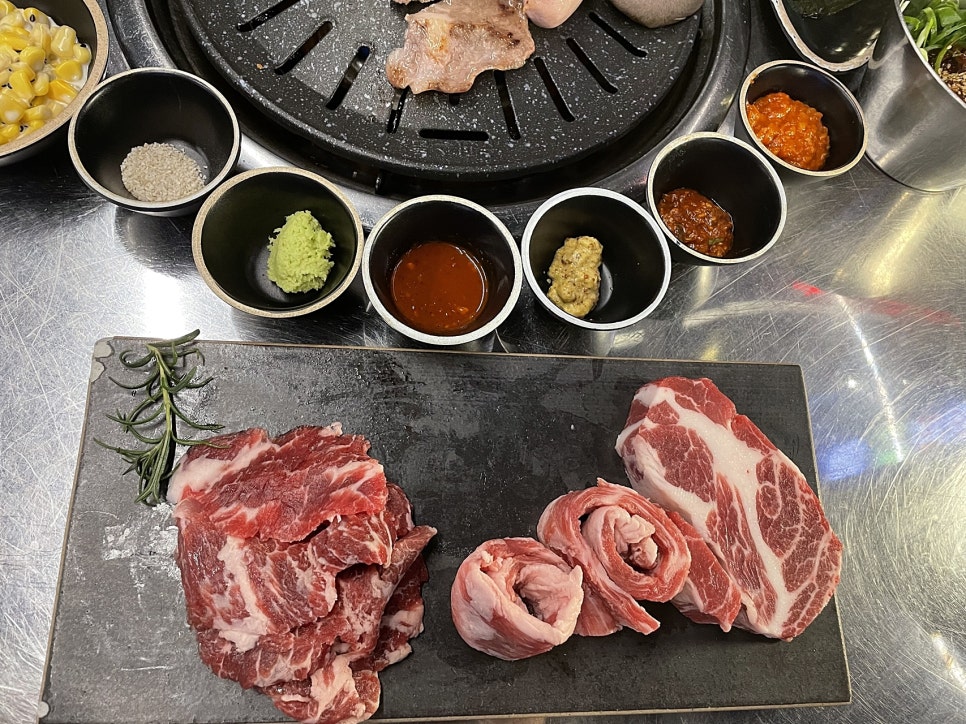 육회품은돼지 이미지