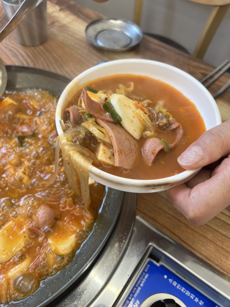 두꺼비부대찌개 이미지