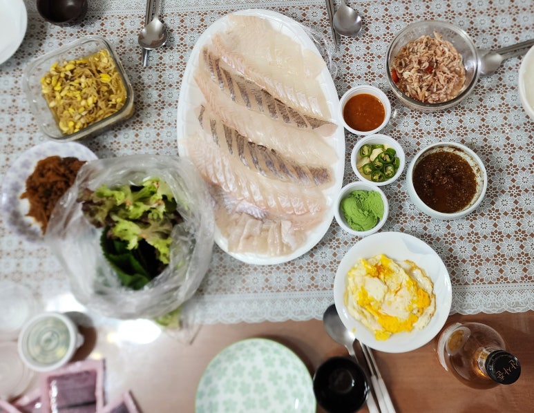 회뜨는집 이미지