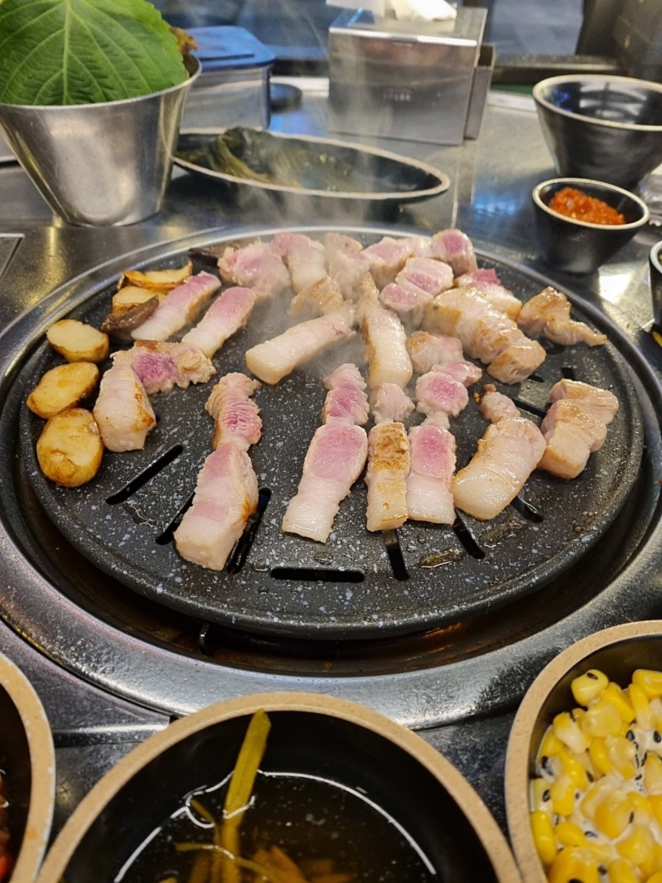 육회품은돼지 이미지