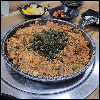 윤가네솥돼지 이미지