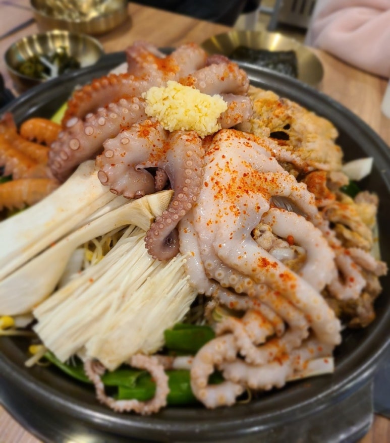 낭쿰낭쿰흑돼지해물갈비전골산방산점 이미지