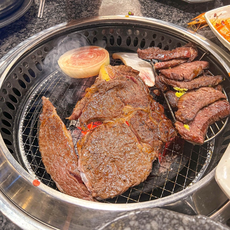 푸줏간육회 이미지