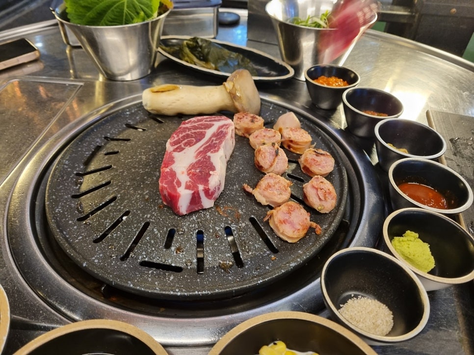 육회품은돼지 이미지