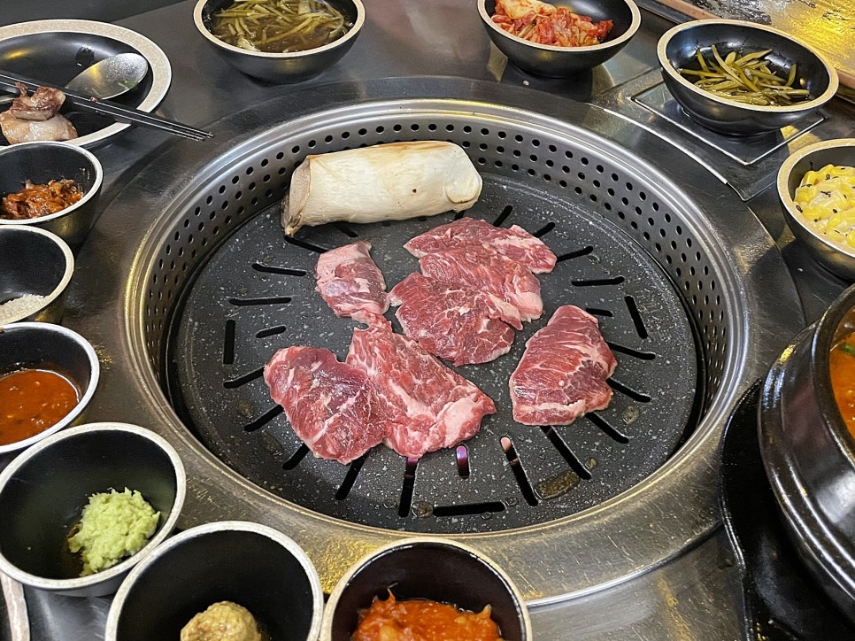육회품은돼지 이미지