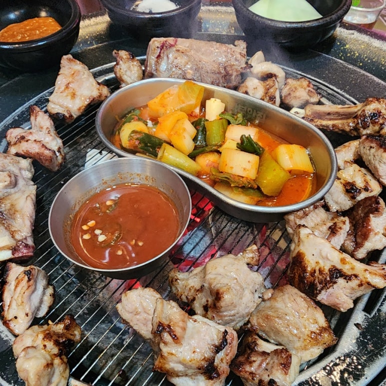 원조부안집남성 이미지