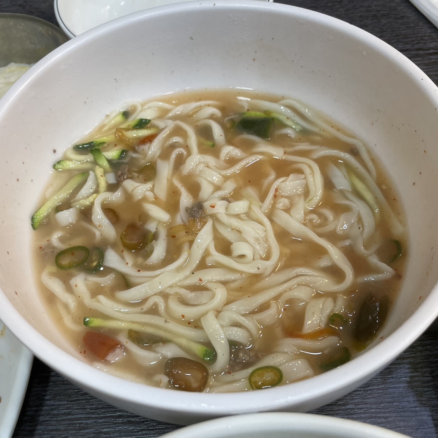 훼미리손칼국수;보쌈 이미지
