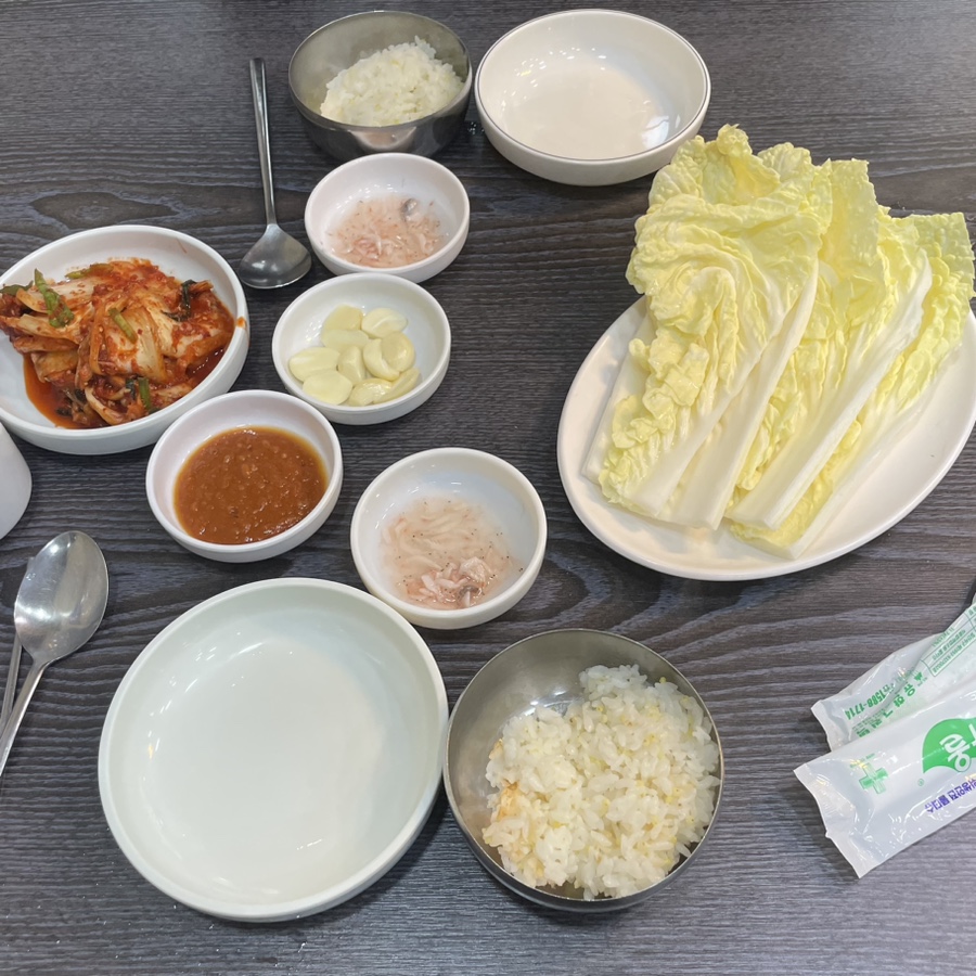 훼미리손칼국수;보쌈 이미지