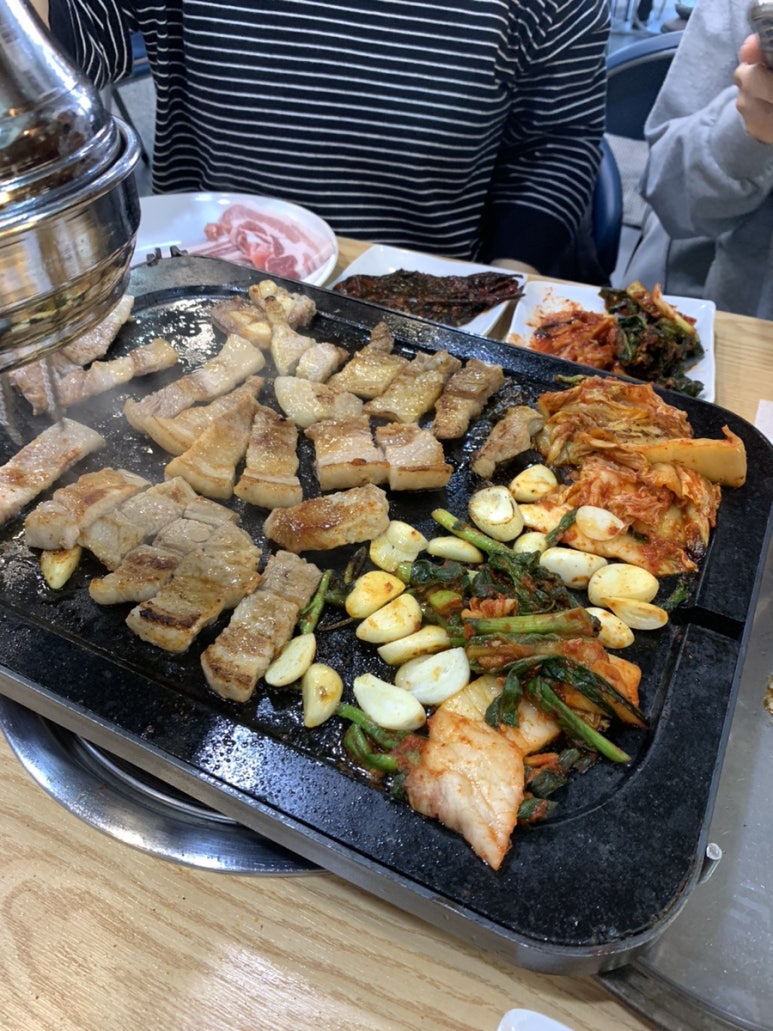 자연석돌구이생삼겹살한우 이미지