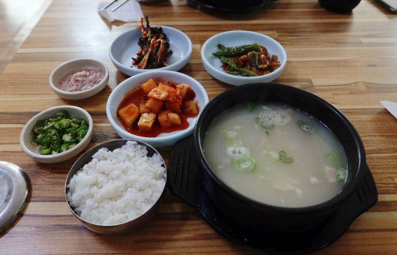 윤가네닭칼국수 이미지