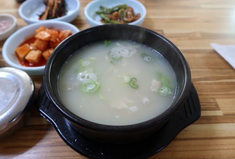 윤가네닭칼국수 이미지