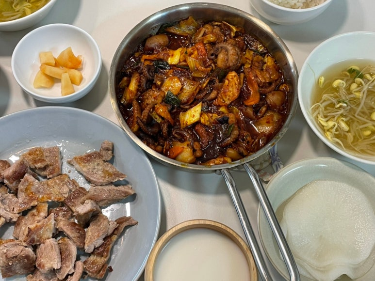 한옥마을녹색흑염소 이미지