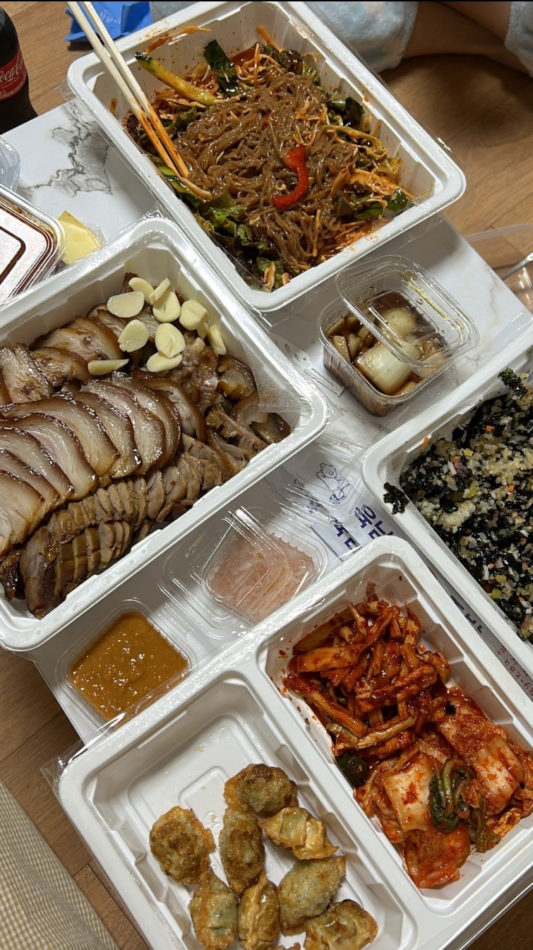 평화육남매왕족발 이미지