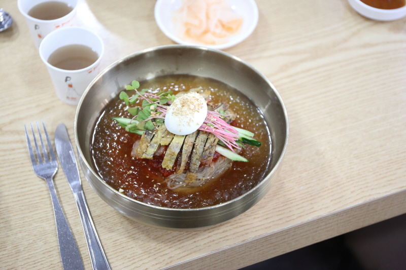 본밀면 이미지