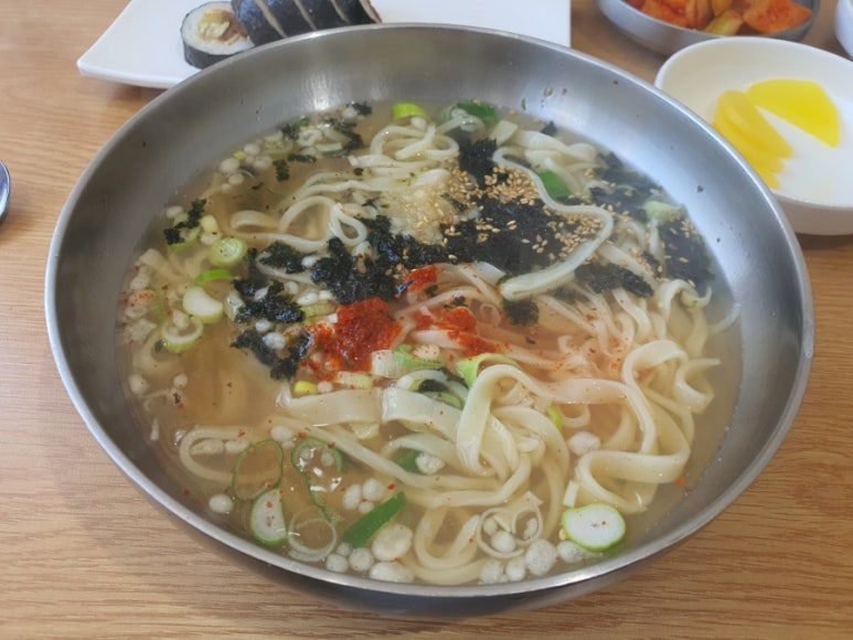 민속칼국수 이미지