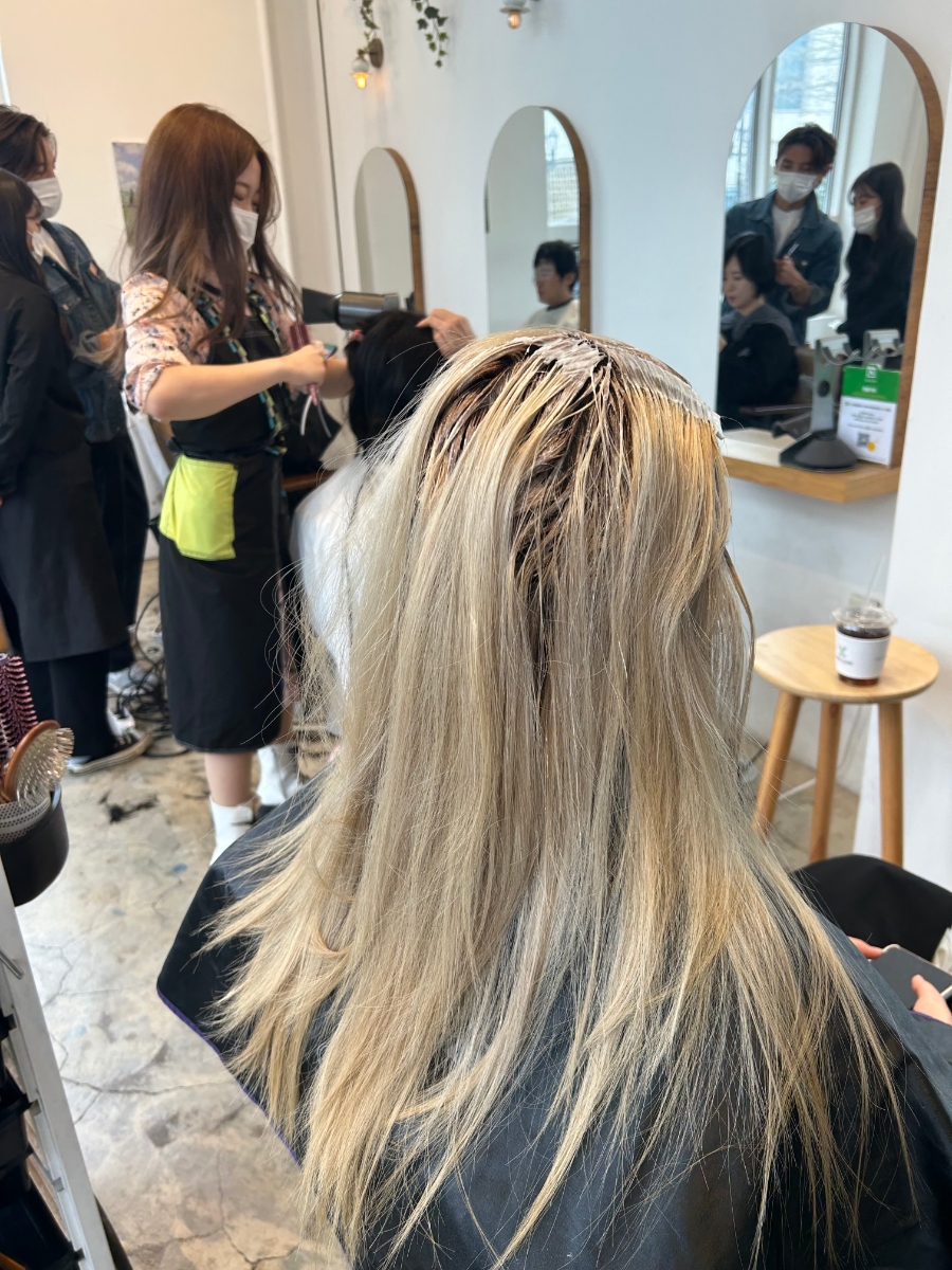 금발헤어샵 이미지
