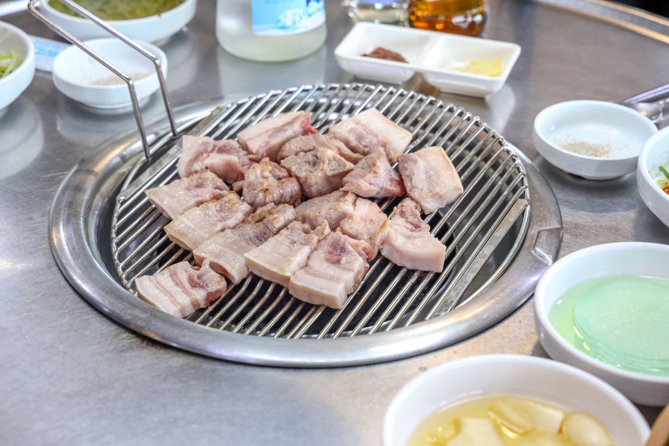 여기오면돈돼지 이미지