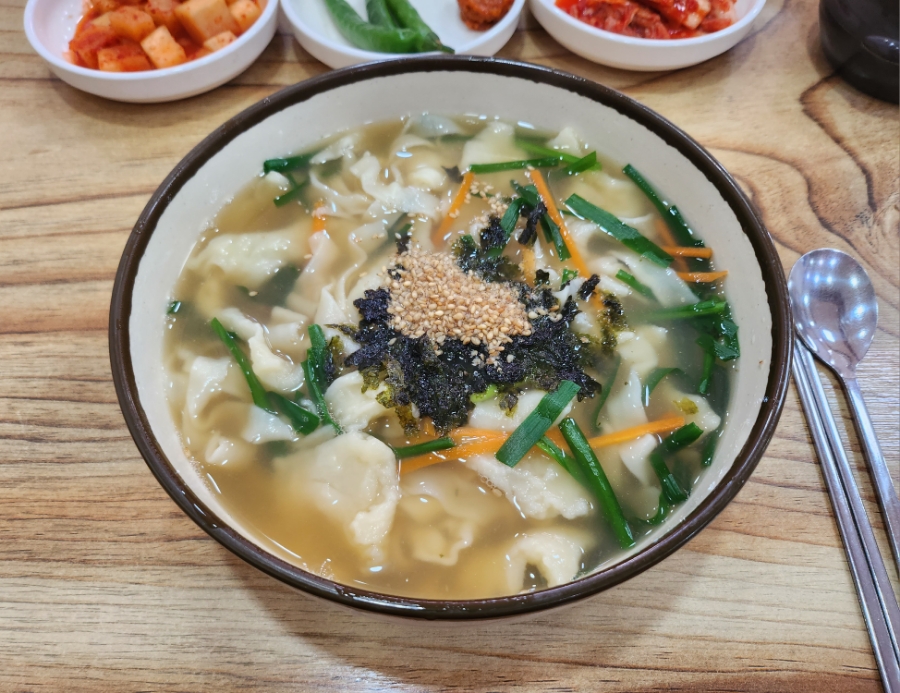 예담얼큰이칼국수 이미지