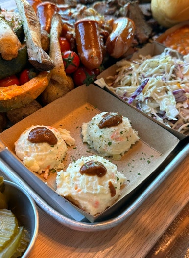옥수수로 구운 치킨&바베큐 이미지