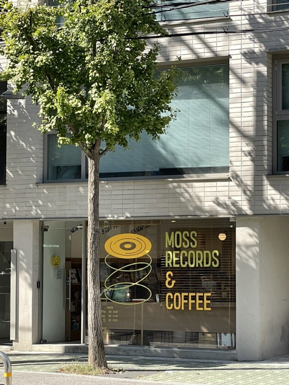 모스레코즈앤커피 이미지