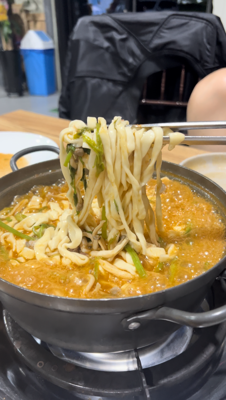 홍두깨샤브칼국수 이미지