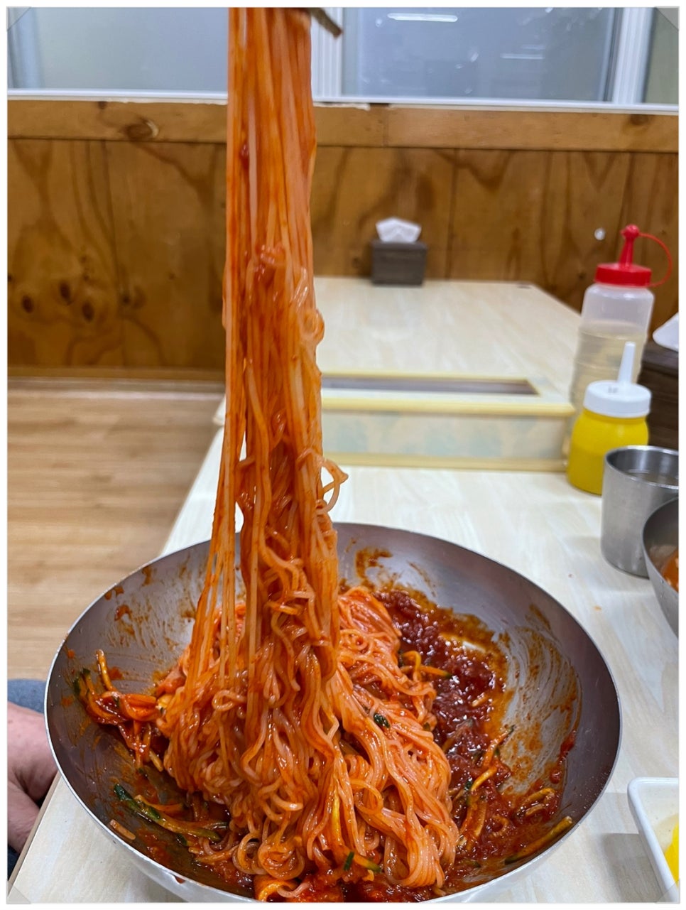 본밀면 이미지