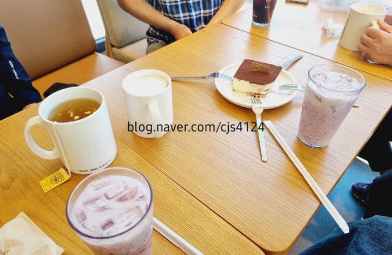 투썸플레이스 진주교대점 이미지