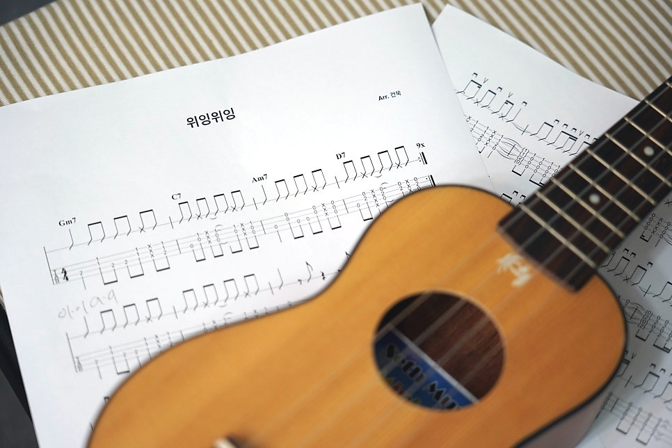 건쑥우쿨렐레 이미지
