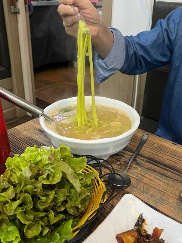 산아래보쌈，칼국수 이미지