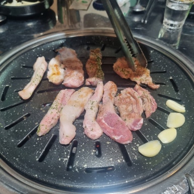 돼지 품은 해녀 이미지