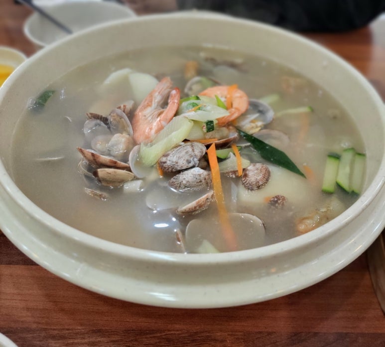 산촌칼국수 이미지
