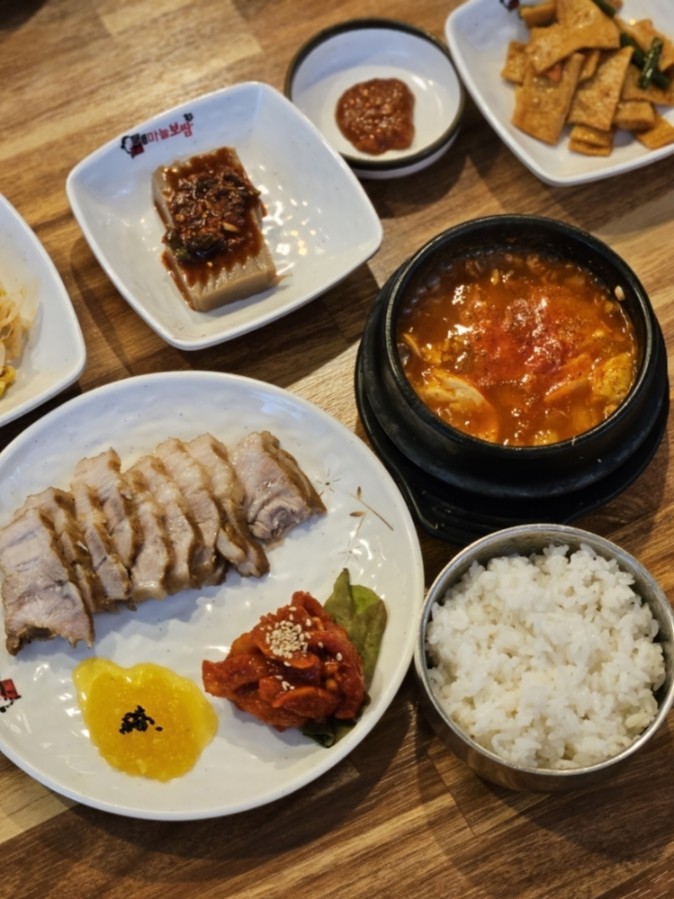 돈통마늘보쌈 안산시청점 이미지