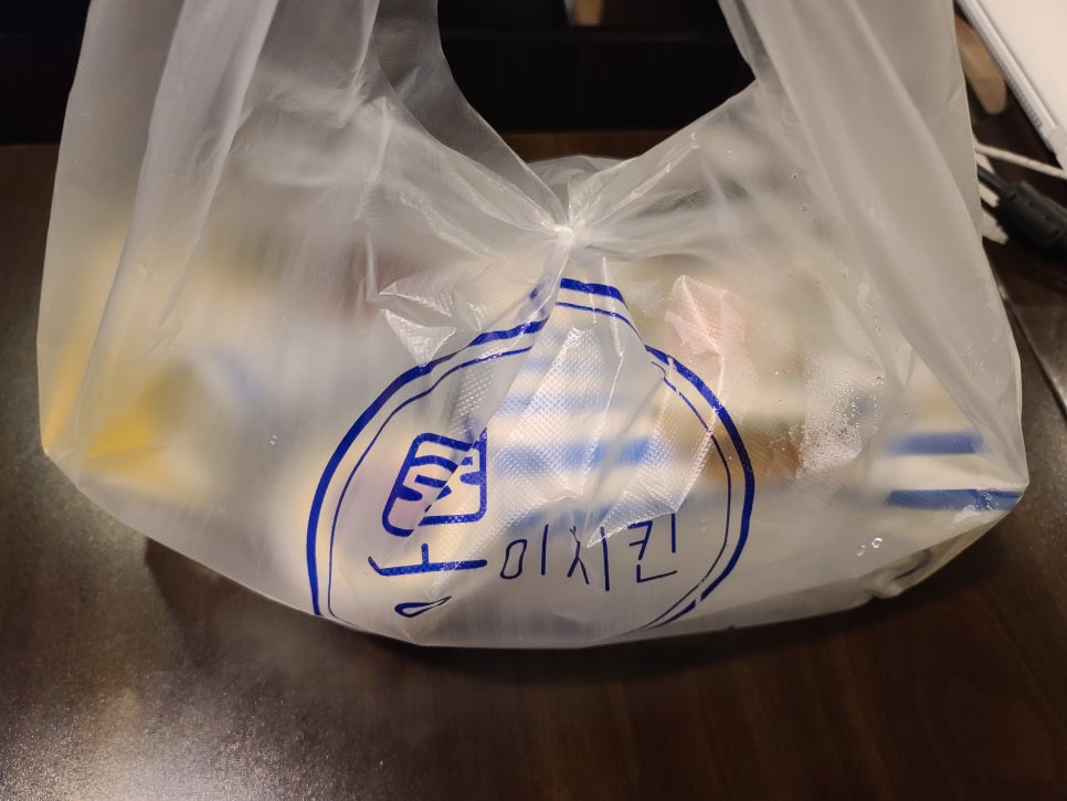 몽이두마리치킨 이미지