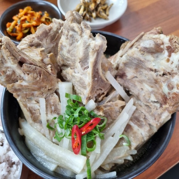 제주접작뼈국 이미지
