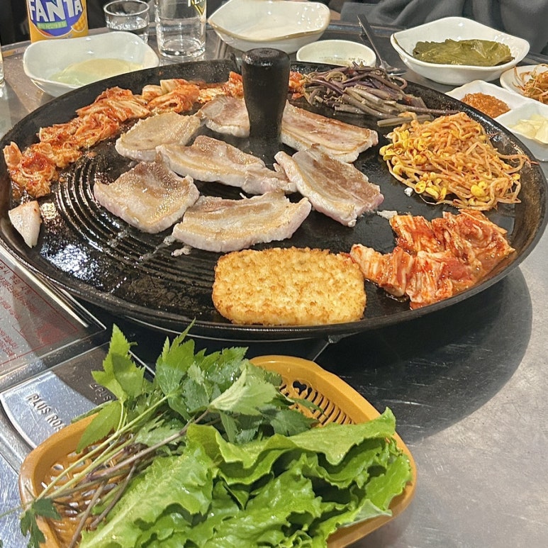 누나네솥뚜껑삼겹살 이미지