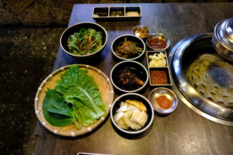 돌담위에흑돼지 이미지