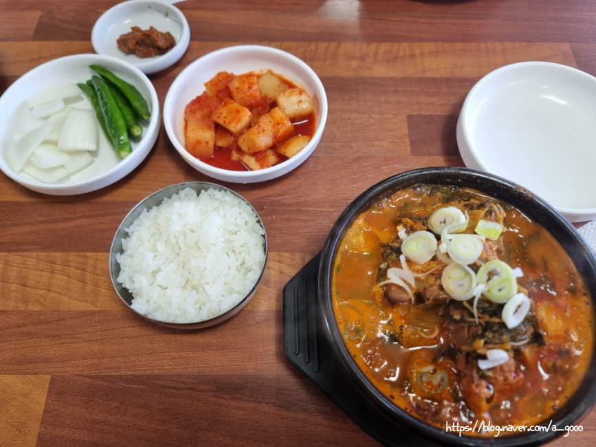 화로뼈다귀해장국감자탕 이미지