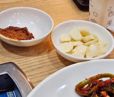 자연석돌구이생삼겹살한우 이미지