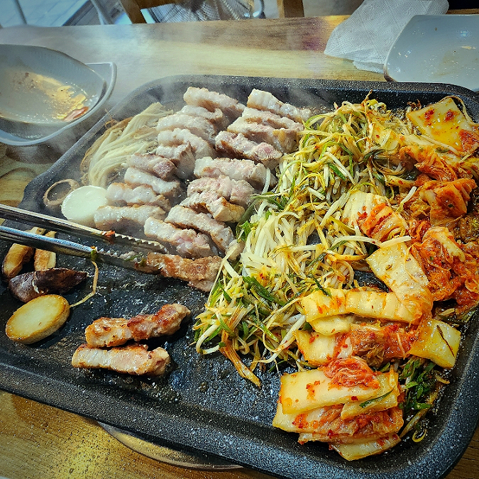 꿀통돼지 이미지